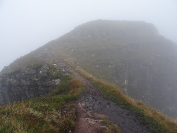 One of the very narrow (and also muddy and slippery) sections on the ridge going towards Suilven's summit.